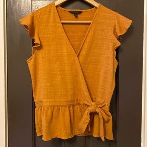 Beautiful gold wrap flutter sleeve peplum shirt from Banana Republic. Worn 3x.